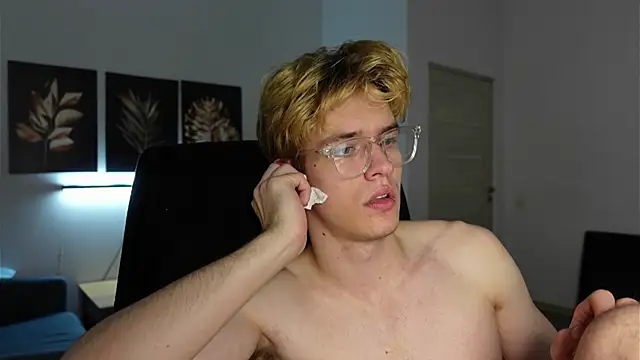 logan_fraser (M twink) - pay my rent ;D