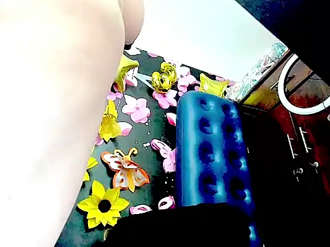 DirtyKhloy webcam