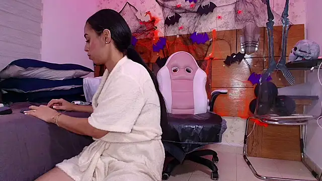 aisha_sh webcam