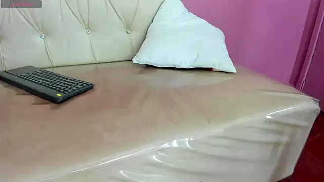 Lucia_Spear webcam