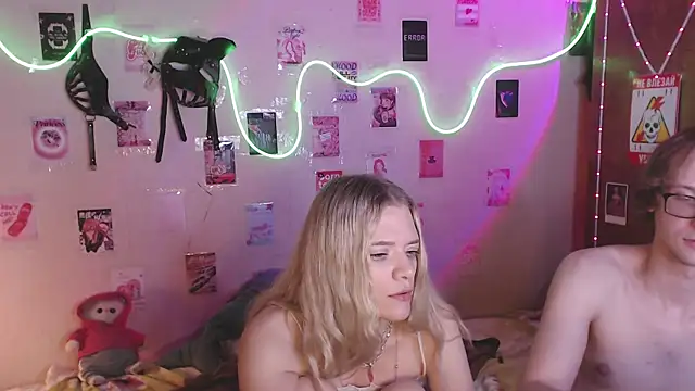 Your_Horny_Friends webcam