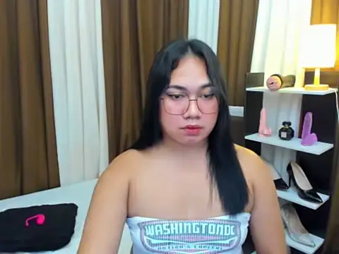TsUncutKaren webcam