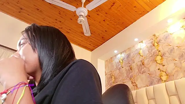 lia_mariana webcam