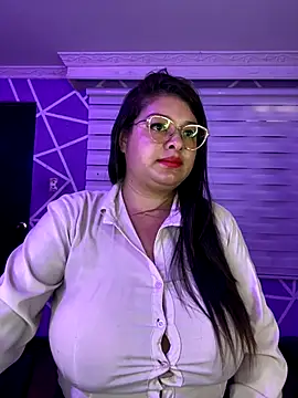 MiiaaJoness webcam
