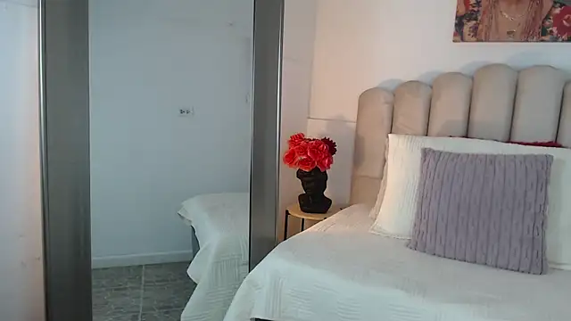 miawhite_x1 webcam