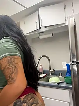 latina_curvy22 webcam
