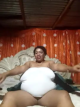 BUSTY_QUEEEN