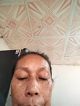 Naomi-Mature webcam