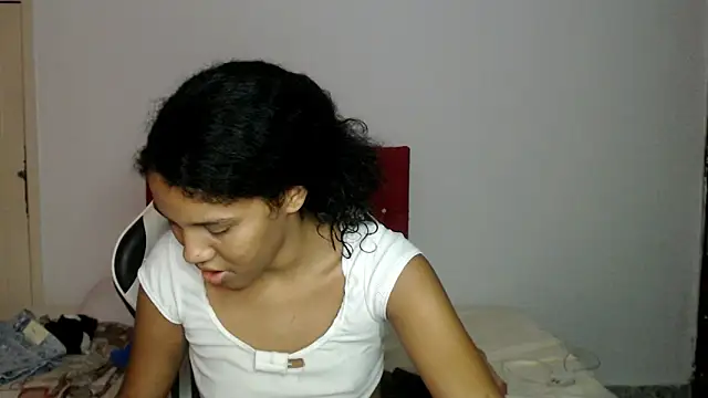 Tainara_ebony webcam