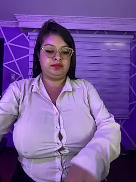 MiiaaJoness webcam