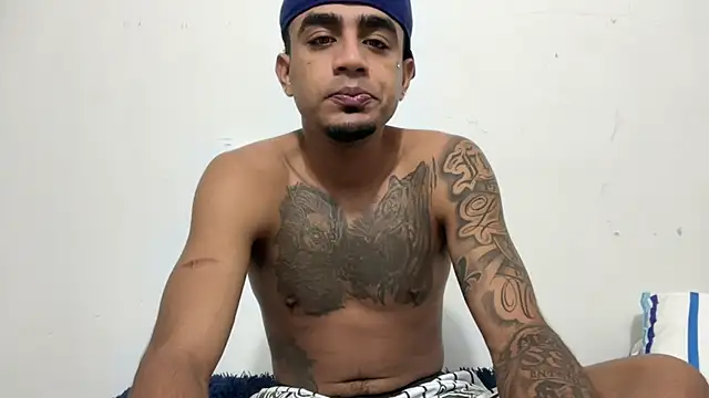 dominic_brandd23 webcam