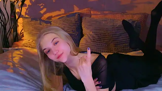 4example_Chloe webcam