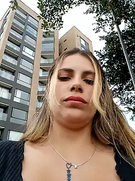 misscata1106 (F young) - 🔥🔥Big squirts public 🔥😈😈🥵