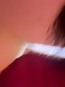 Mia_Valmont