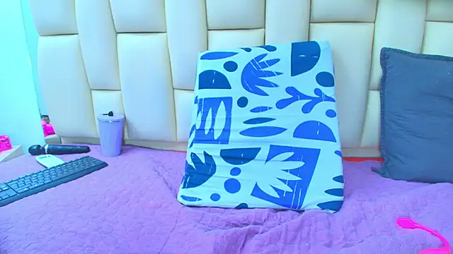 sweet_amye (F teen) - domi ass
