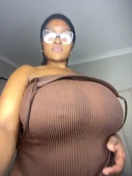Bustygoddess32 webcam