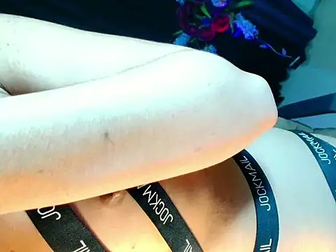 HOLLYWOOD_QUEEN_88 webcam