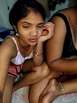 Unique_MomandDaughterrs webcam