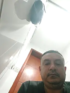 andrerj22 (Ask my age) - Mostro o pau e só pedir