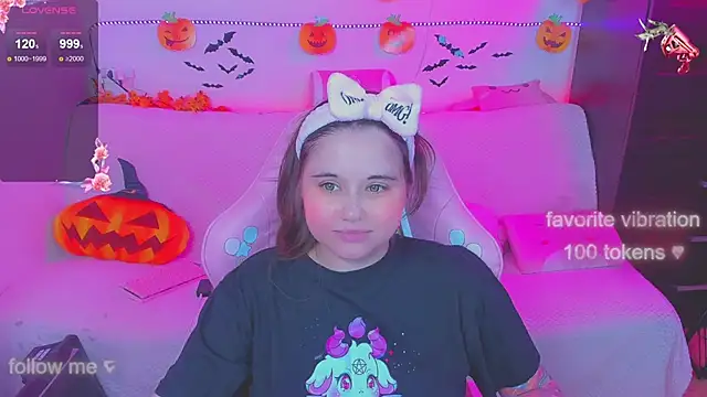 lolisuccub (F young) - 🍒cover cute titties with body gel🍒