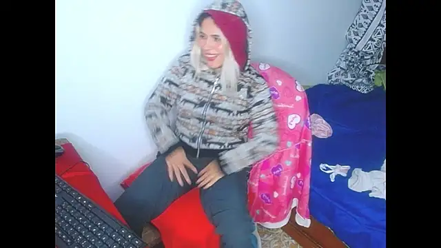 mystica_25 webcam