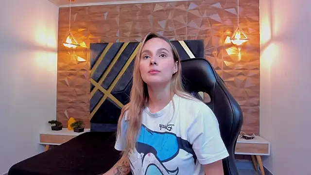 Emmaa_white_ webcam