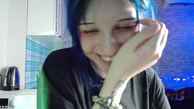 LolaBlueberry webcam