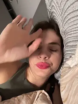 curlylara (F young) - dildo in pussy