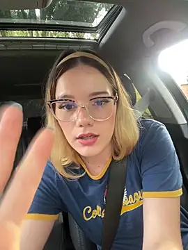 nicolecut (F young) - Flash tits