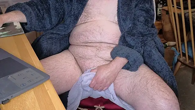 adamdaddybear (M grandpa) - encourage me to cum buzz my Lovense toy