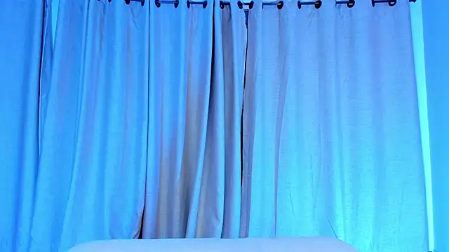 Lia_Taylor1 webcam