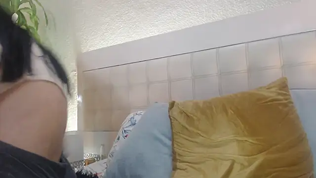 _Pamela_doll webcam