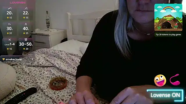 Sensational-Poppy webcam