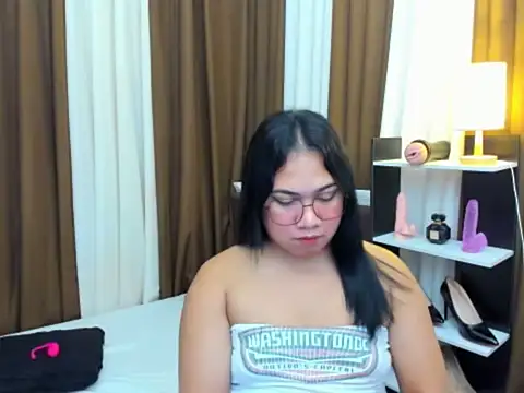 TsUncutKaren webcam