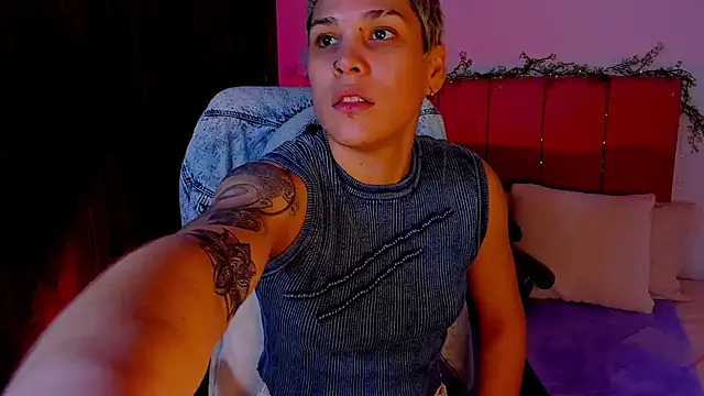 Charlee_pink webcam