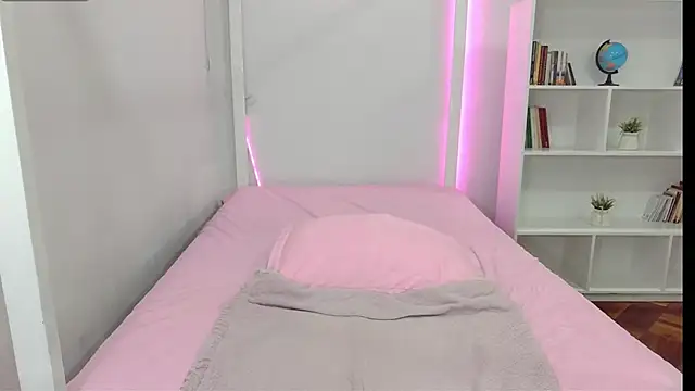 ari_rossee webcam