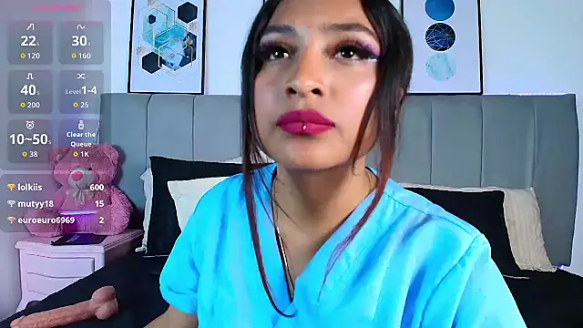 Naiaa_Cruz webcam