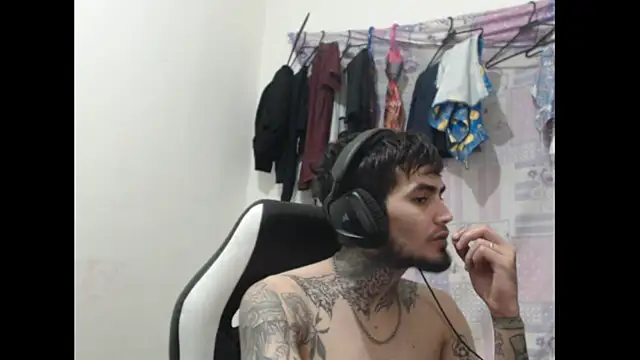 cuteboyhotbig (M young) - naked alls