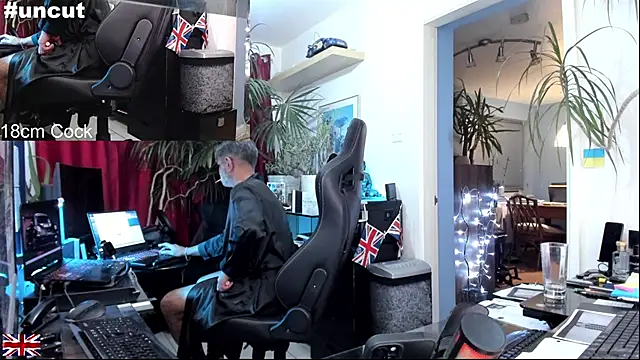 OnlineBossUK webcam
