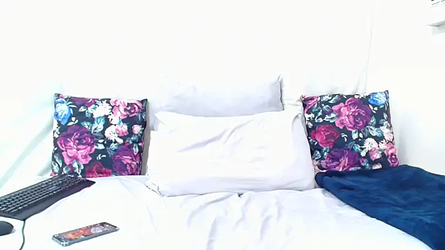 HotSmallTits webcam