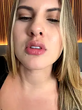 EmiilyAdams_