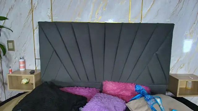 chloe_laurent1 (F young) - Fingering and rub pussy with domi