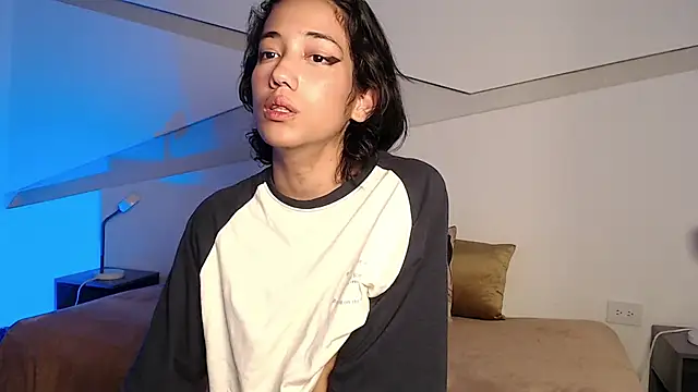 hot_little_bunny webcam