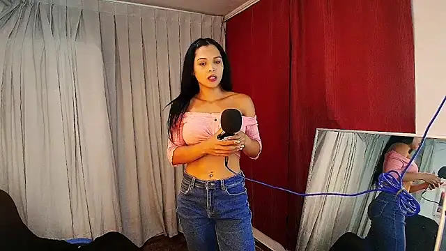MOMMYJEVAA webcam