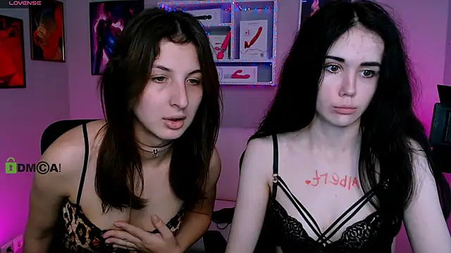 riley_sanders webcam