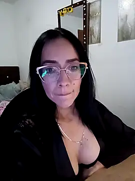 YaraDuartee webcam