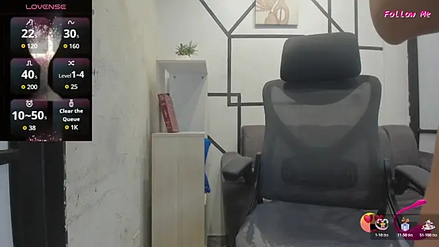 NaomiFrost webcam