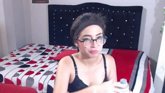 Coraline_Playful webcam