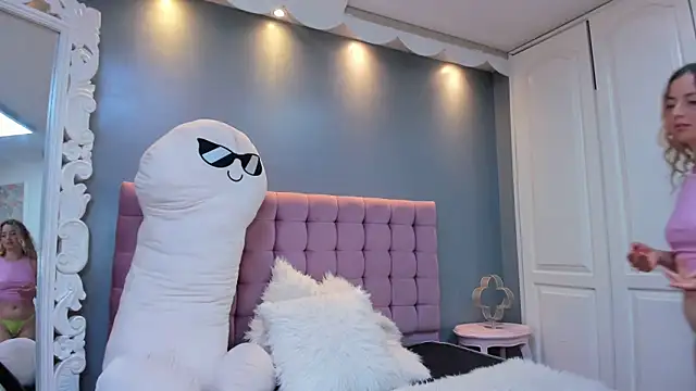IssadoraJames webcam