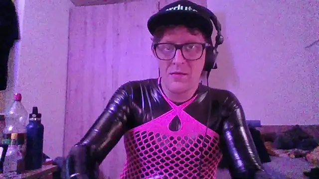 Bigthroaterboy webcam